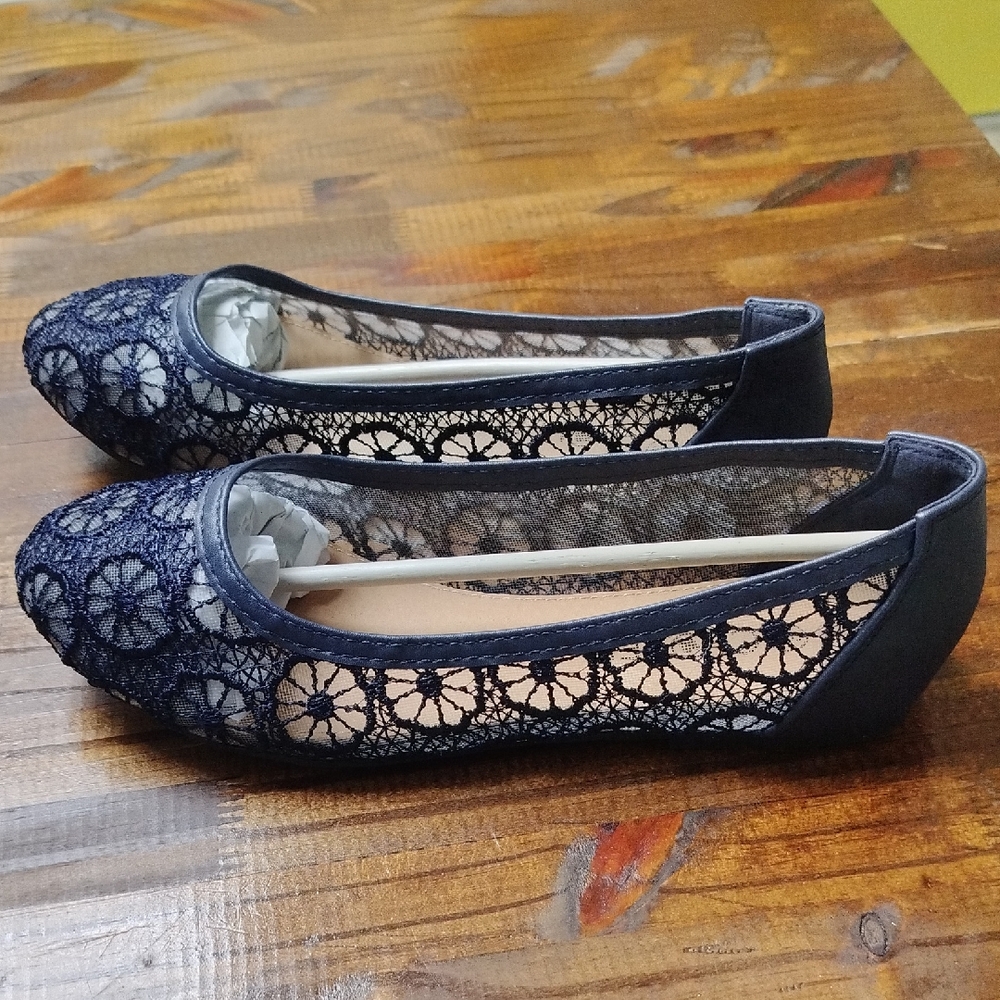 Chic Navy Lace Flats New Never Worn